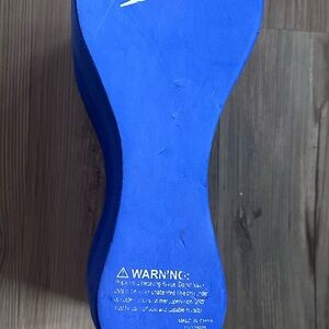 Speedo pull training buoy